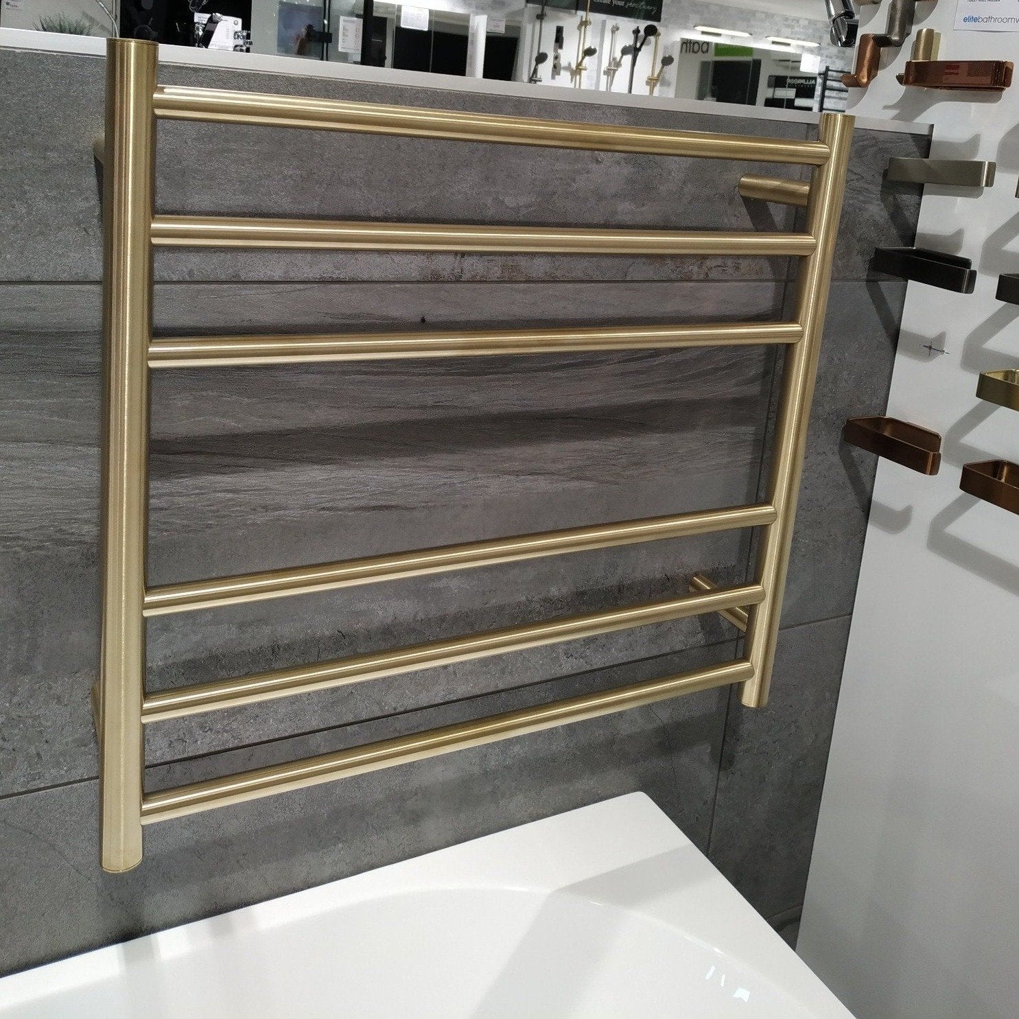 CODE ROUND HEATED TOWEL LADDERS 600X650MM - 7 COLOURS