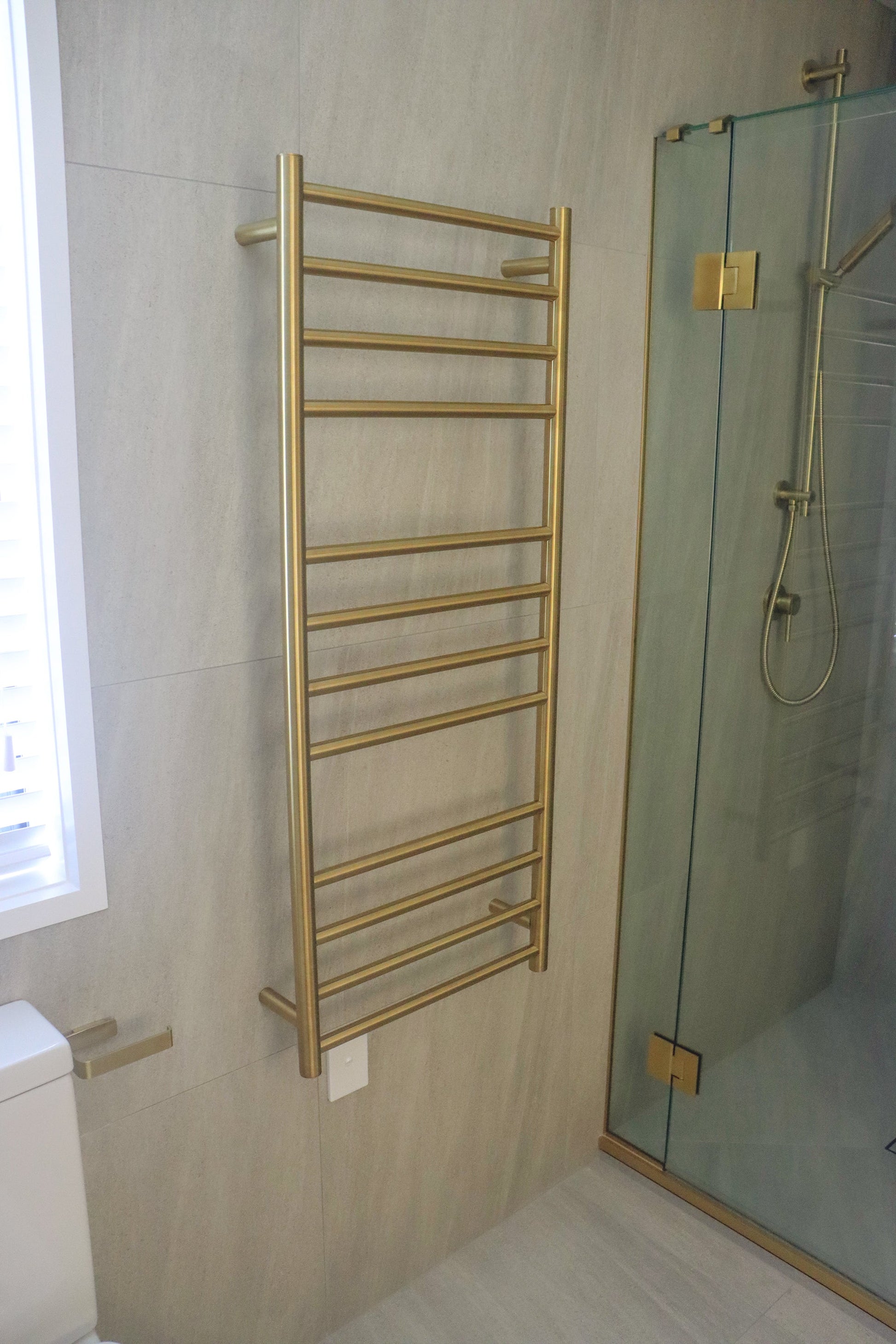 CODE ROUND HEATED TOWEL LADDERS 1200X500MM - 7 COLOURS