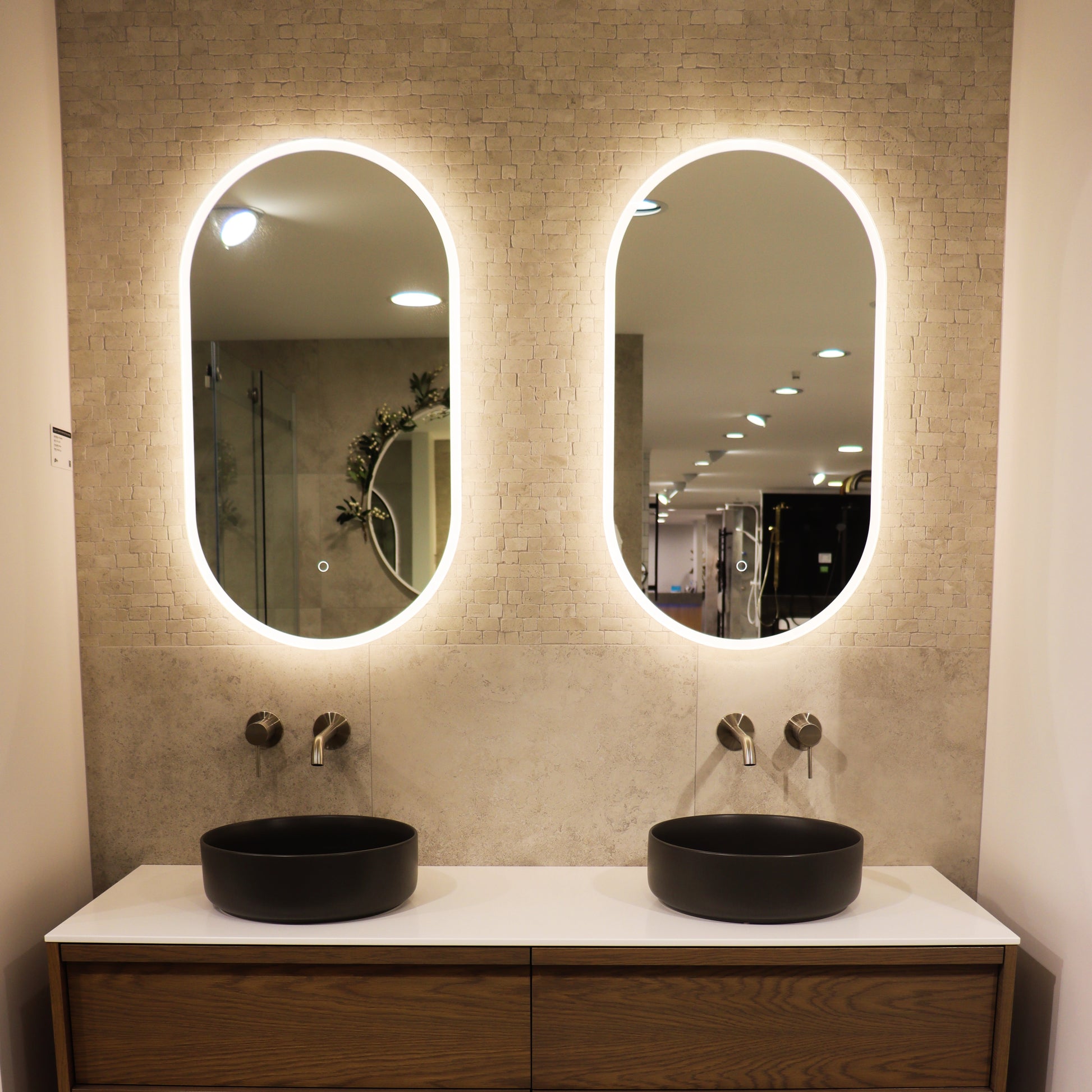 CODE SOLACE OVAL LED MIRROR RANGE