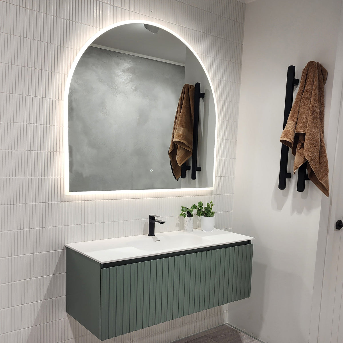 Solace 1150 Arch Led Mirror