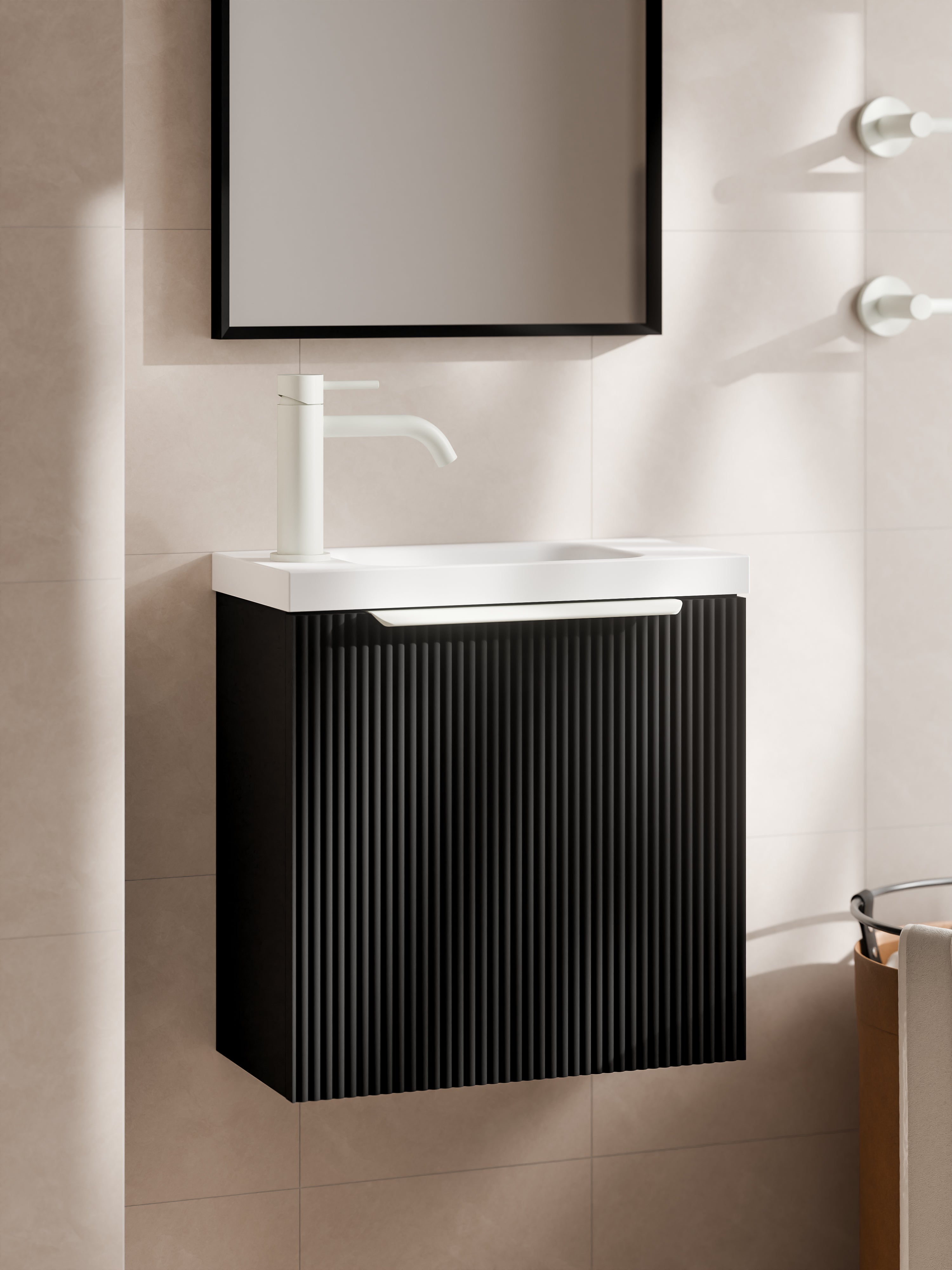 Lineare 450 Vanity | Pillar Front
