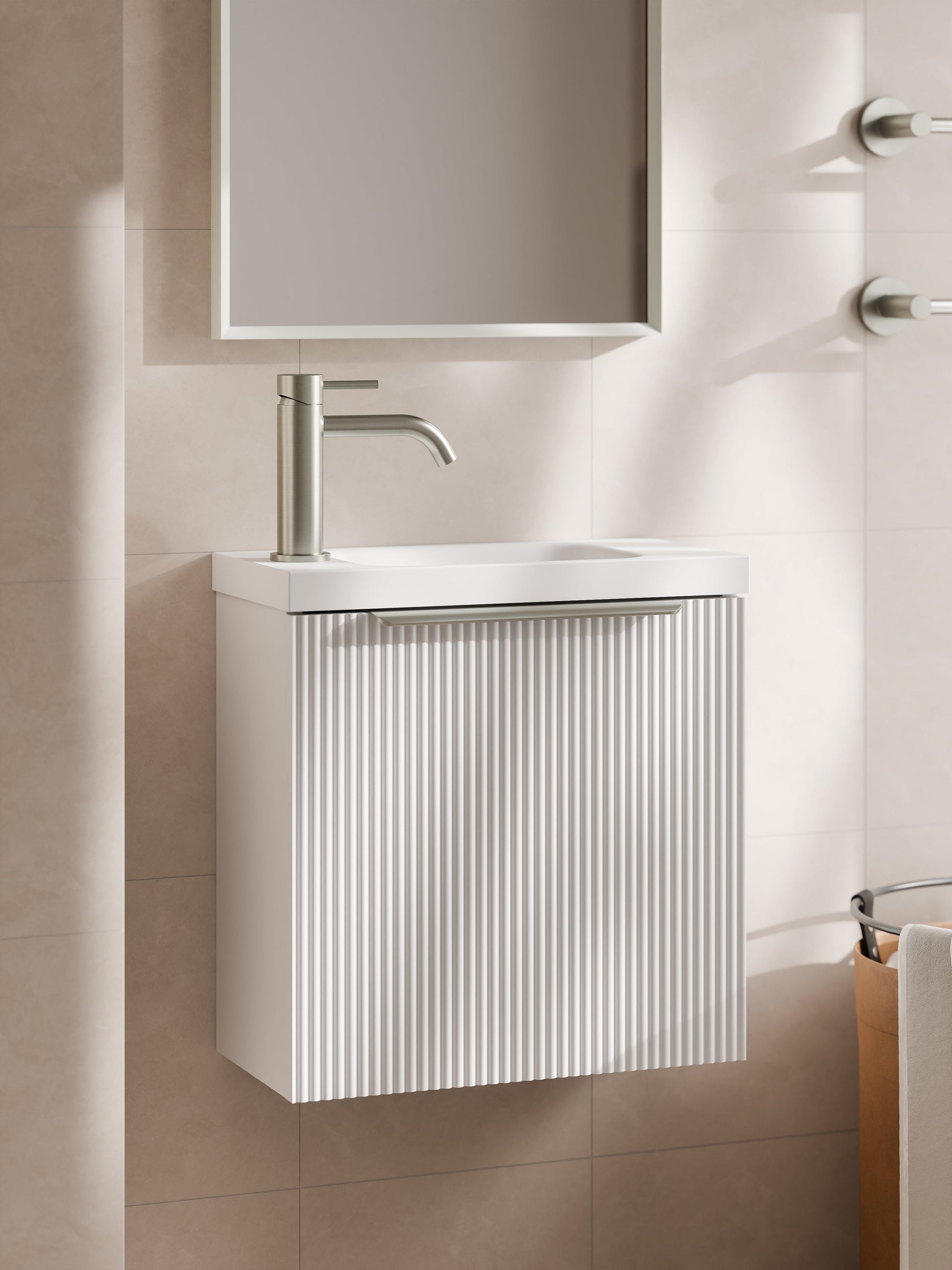Lineare 450 Vanity | Pillar Front
