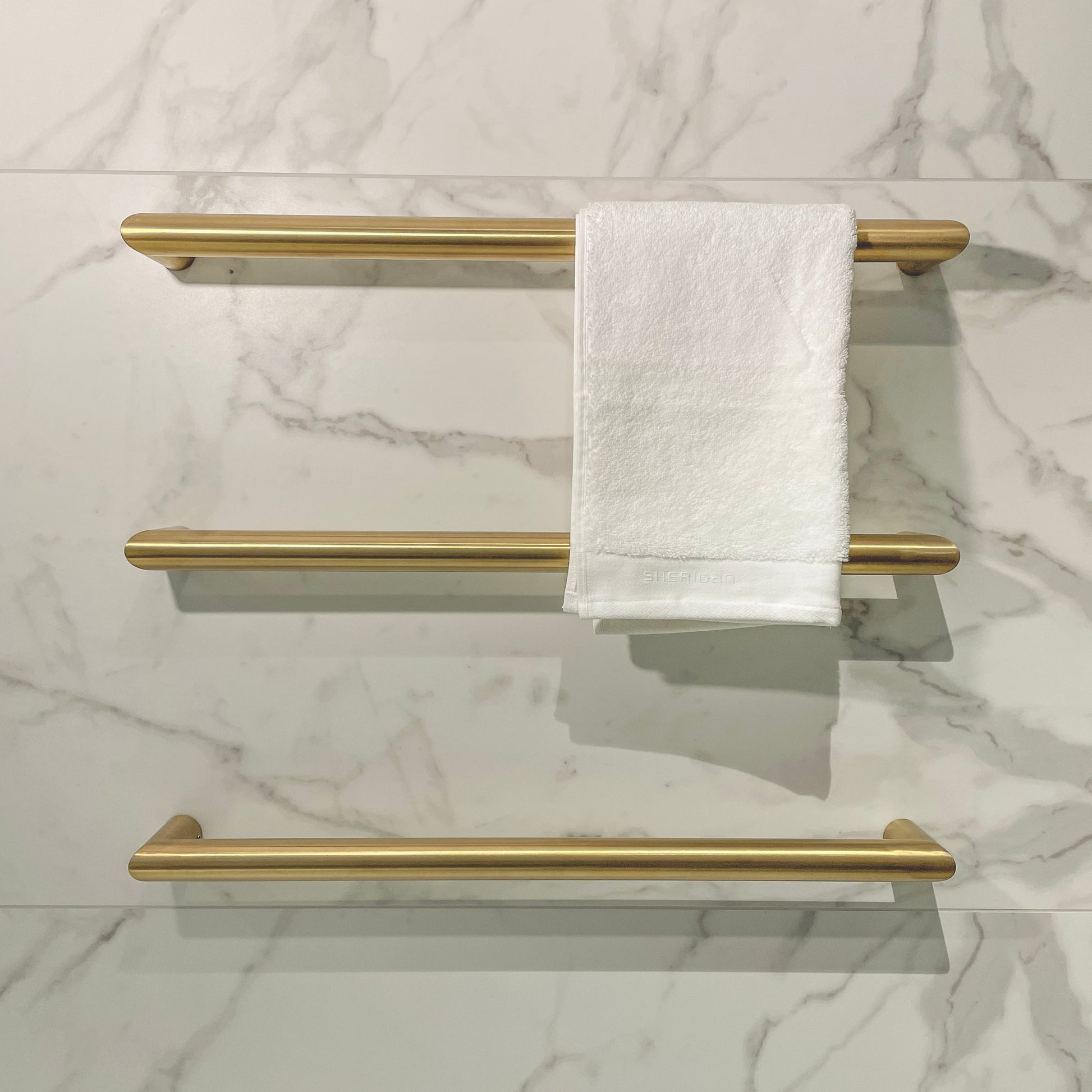 CODE ARC 832MM HORIZONTAL HEATED TOWEL RAIL