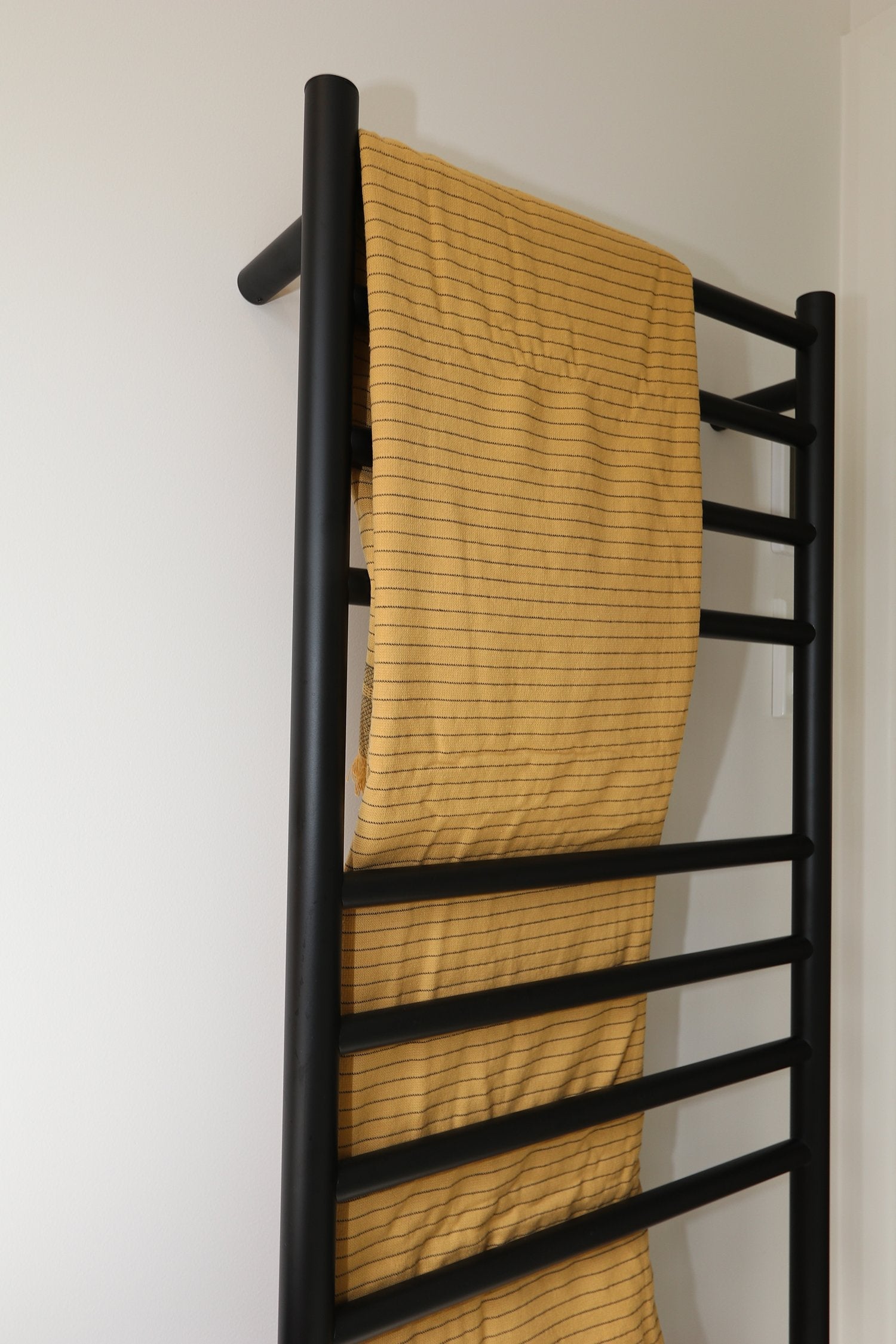CODE ROUND HEATED TOWEL LADDERS 1200X500MM - 7 COLOURS