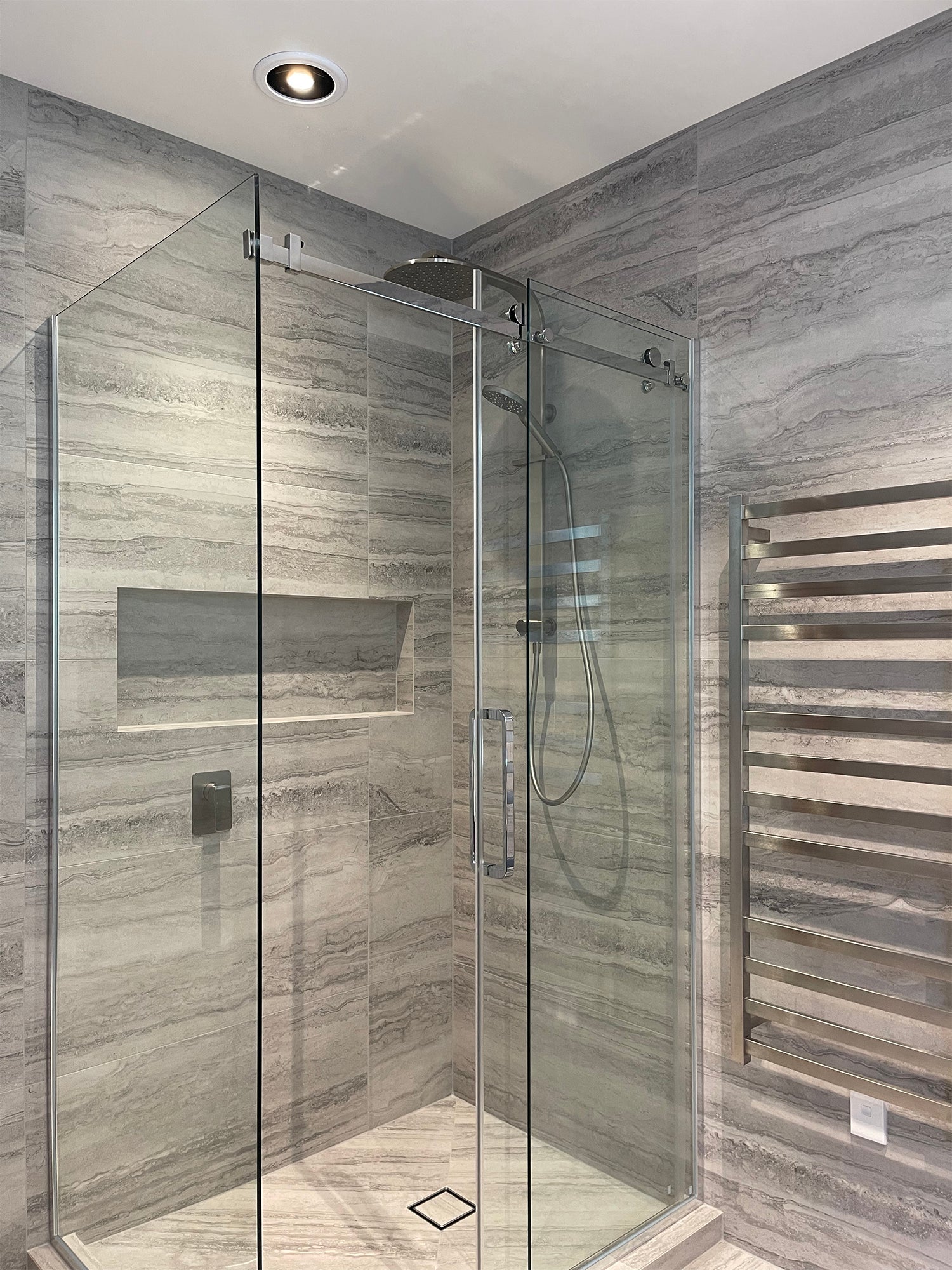 ELITE LUXURY 2 SIDED TILED CENTRE WASTE FRAMELESS SLIDING SHOWER KIT - 2 COLOURS