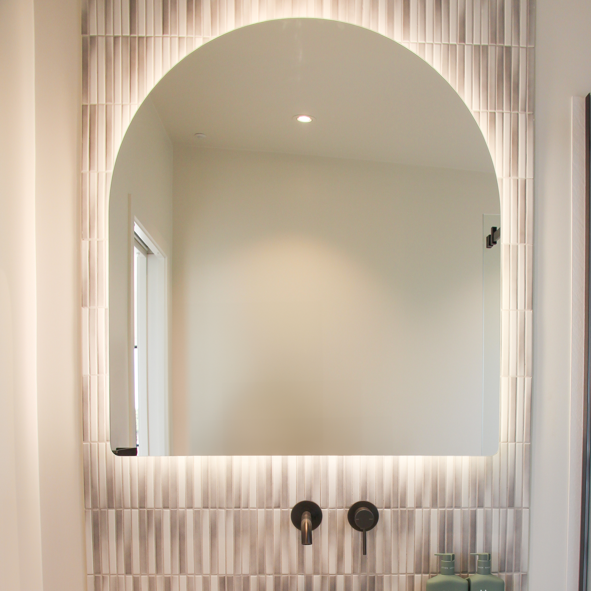 CODE EURO ARCH 850 LED MIRROR