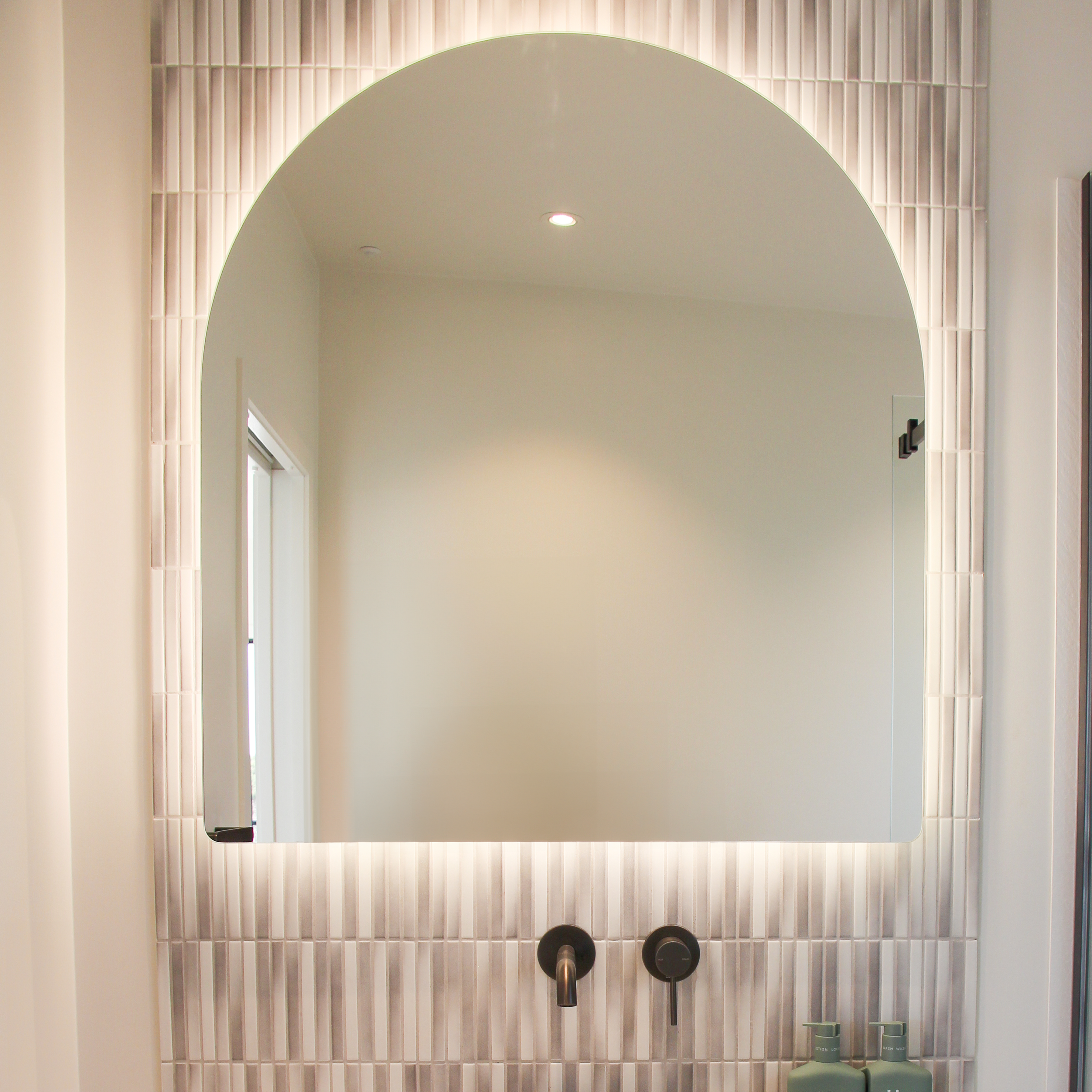 CODE EURO ARCH 850 LED MIRROR