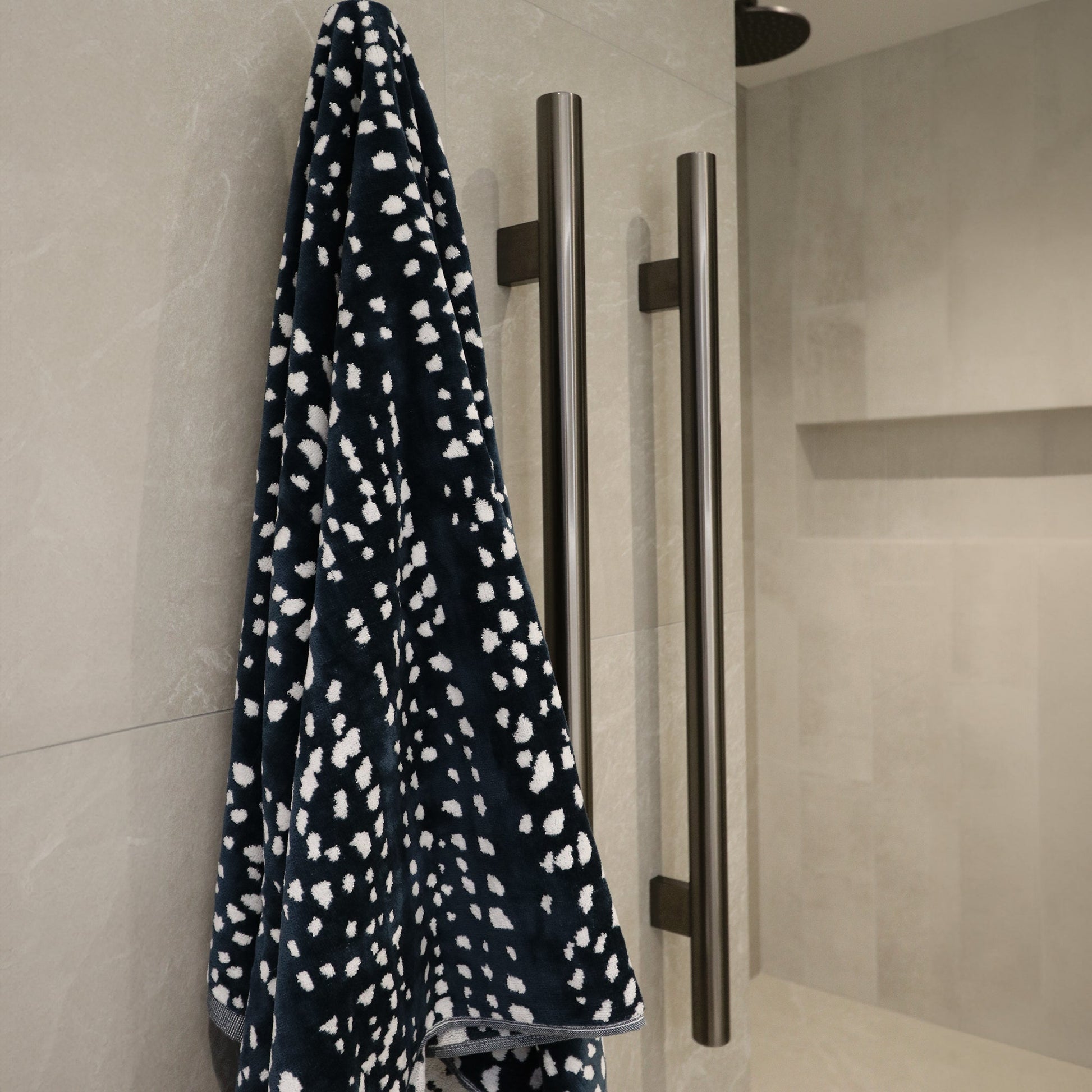 CODE NATURE 900 VERTICAL HEATED TOWEL RAIL RANGE