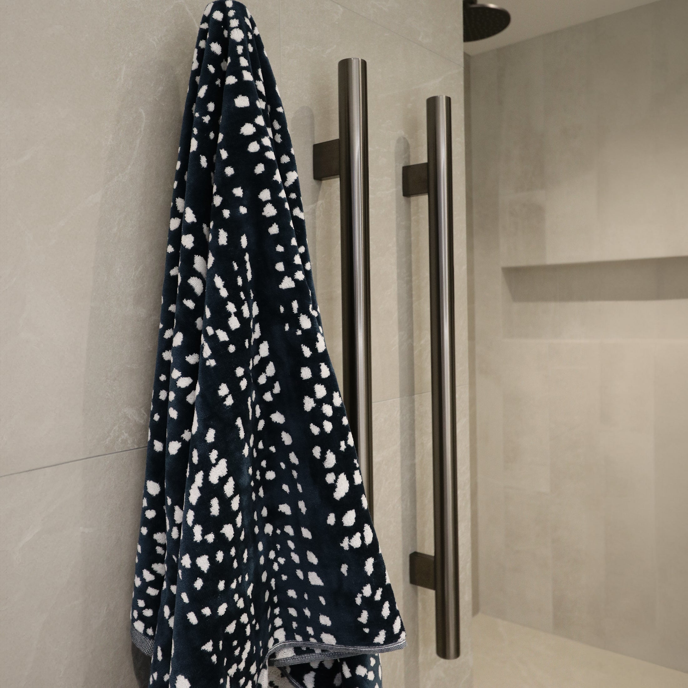 CODE NATURE 900 VERTICAL HEATED TOWEL RAIL RANGE
