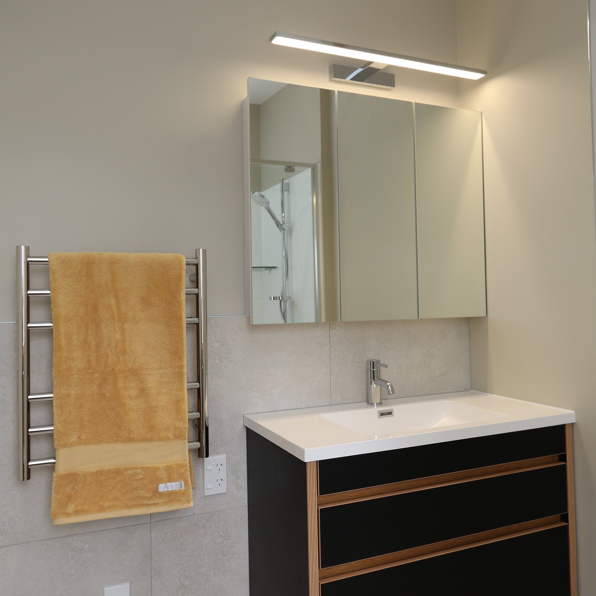 CODE ROUND HEATED TOWEL LADDERS 600X650MM - 7 COLOURS