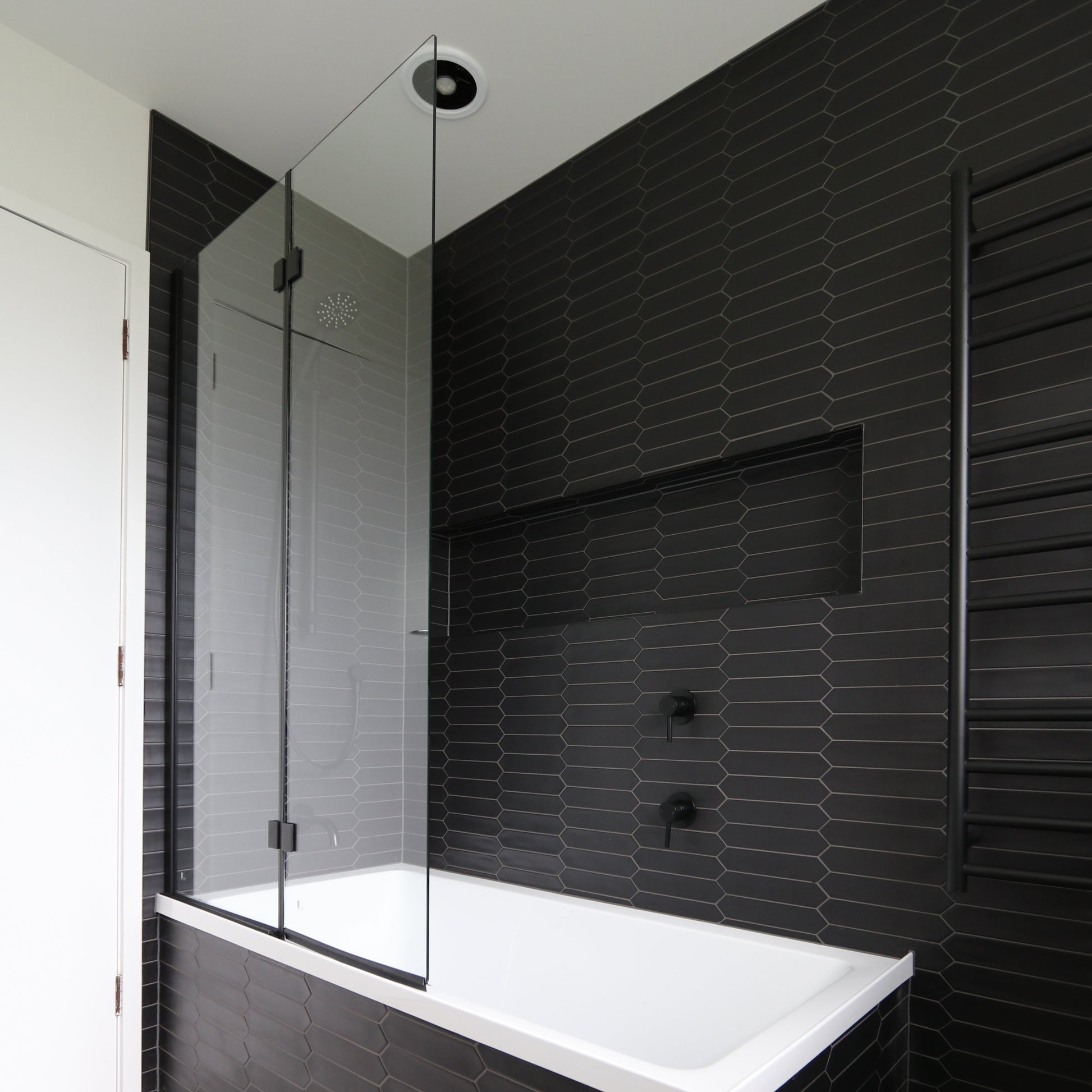 ELITE BATH SCREENS - 2 COLOURS