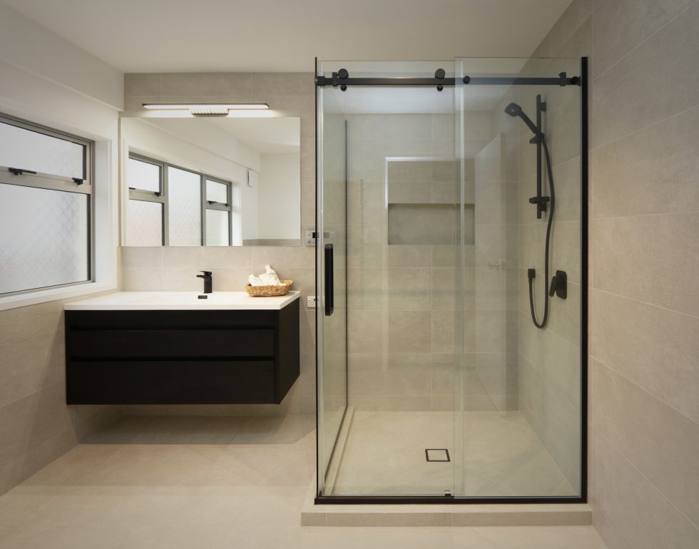 ELITE LUXURY 2 SIDED TILED CENTRE WASTE FRAMELESS SLIDING SHOWER KIT - 2 COLOURS