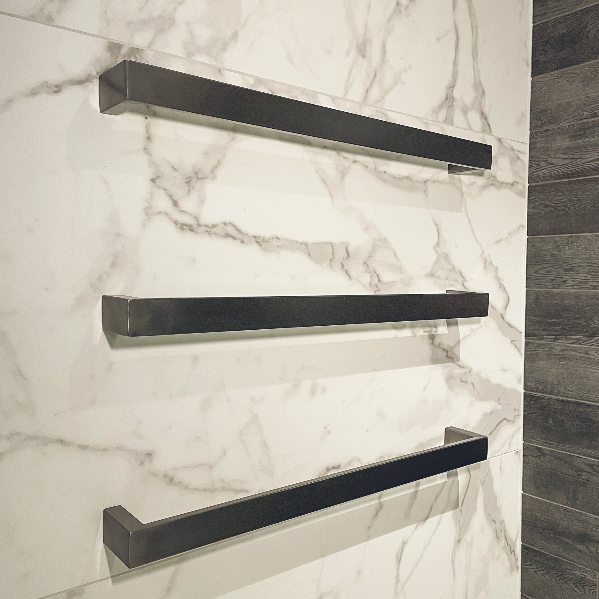 CODE MONTANA HEATED TOWEL RAIL 820MM - 4 COLOURS