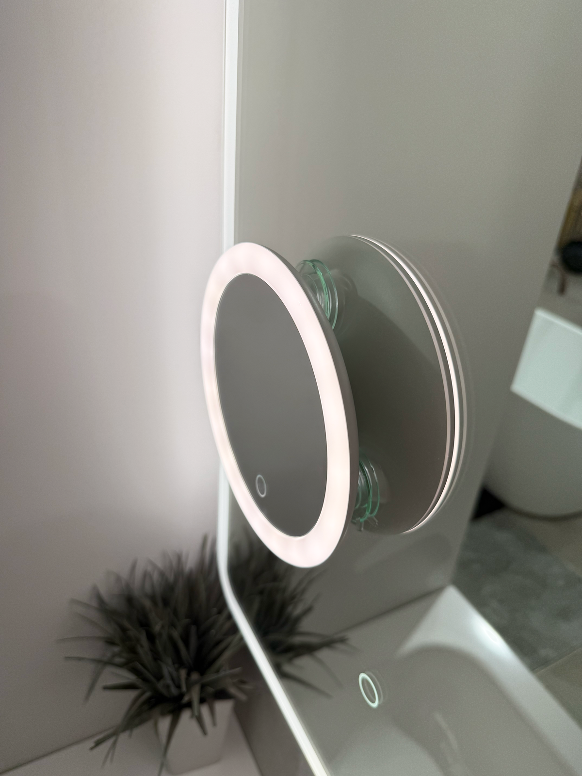 Pavia Mini LED Makeup Mirror