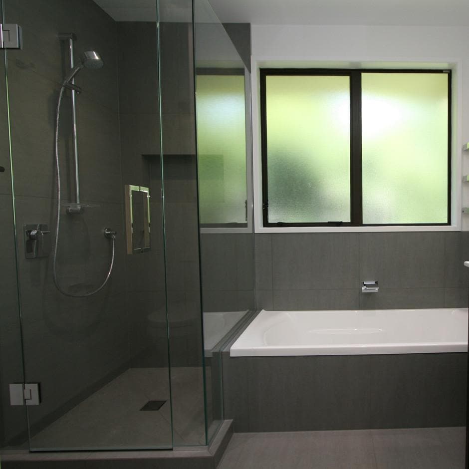 FRAMELESS GLASS SHOWER - 2 SIDED