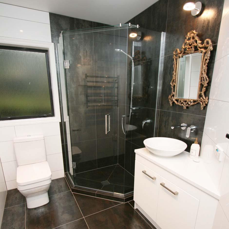 FRAMELESS GLASS SHOWER - QUAD (ANGLED FRONT)