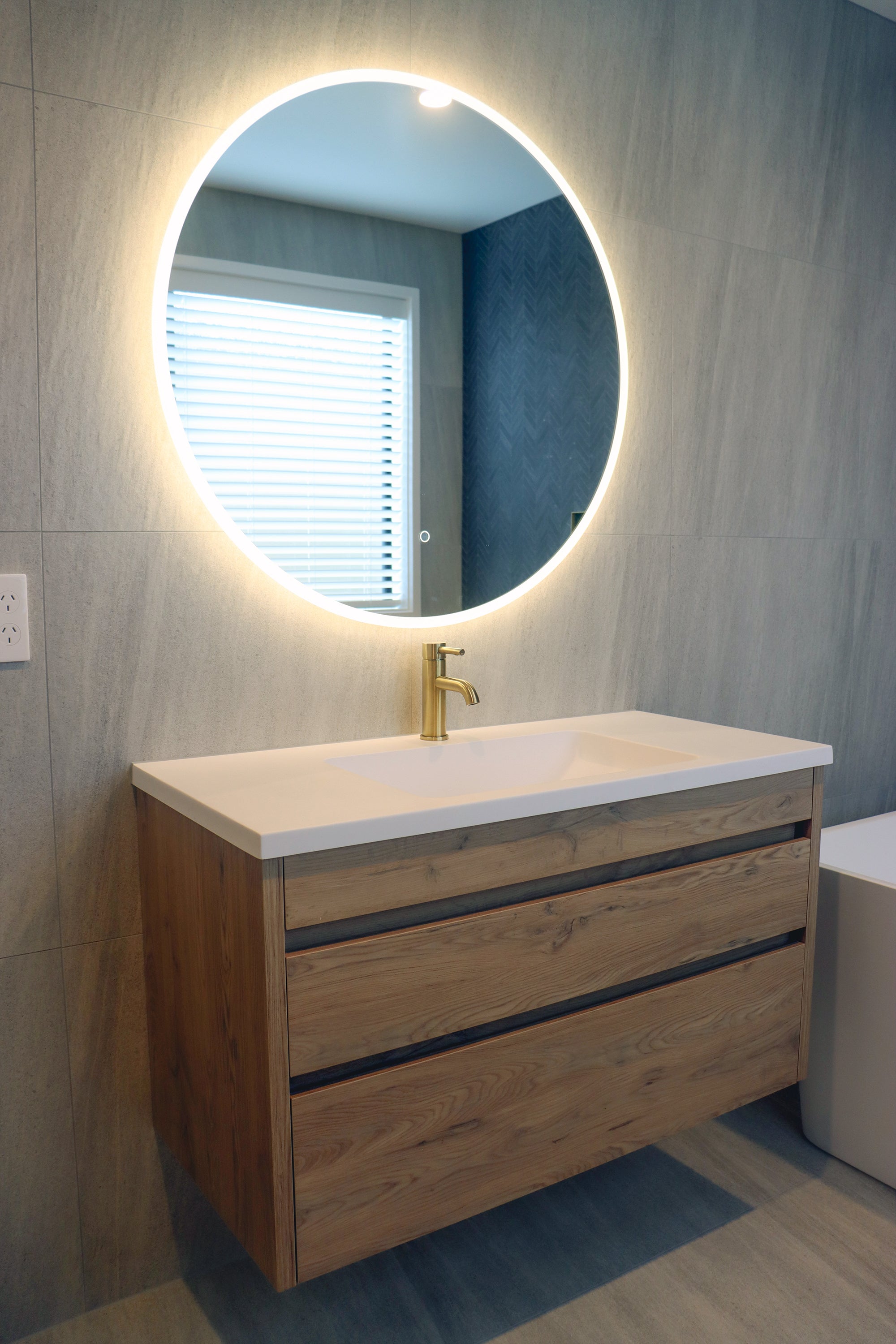 CODE SOLACE ROUND LED MIRROR RANGE